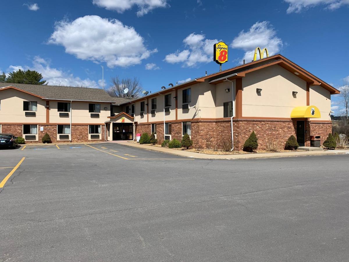 Super 8 By Wyndham Tilton/Lake Winnipesaukee Exterior photo